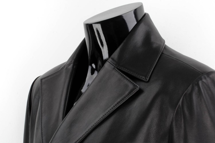 WIN450 - Dwurzędowy płaszcz skórzany męski zapinany na guziki z paskiem