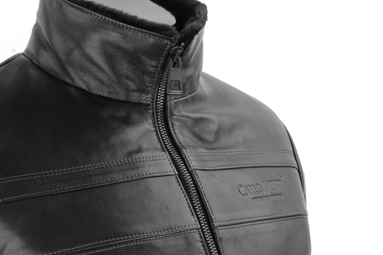 TMKS450 - czarna pilotka skórzana męska z kożuchem i stójką